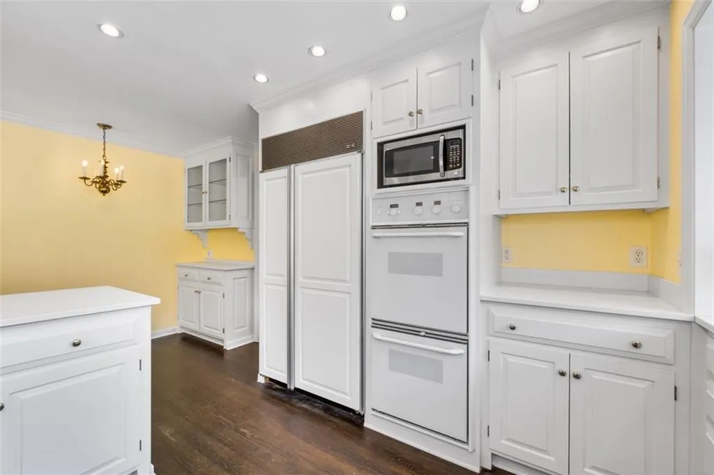 2917 Rockingham Drive Nw, Atlanta, Georgia 30327, 4 Bedrooms Bedrooms, ,4 BathroomsBathrooms,Residential,For Sale,2917 Rockingham Drive Nw,7599284