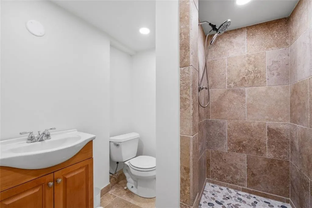 2917 Rockingham Drive Nw, Atlanta, Georgia 30327, 4 Bedrooms Bedrooms, ,4 BathroomsBathrooms,Residential,For Sale,2917 Rockingham Drive Nw,7599284