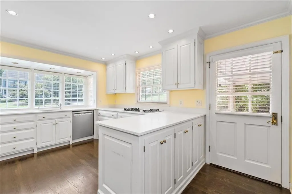 2917 Rockingham Drive Nw, Atlanta, Georgia 30327, 4 Bedrooms Bedrooms, ,4 BathroomsBathrooms,Residential,For Sale,2917 Rockingham Drive Nw,7599284
