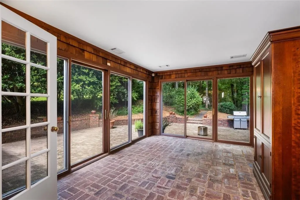 2917 Rockingham Drive Nw, Atlanta, Georgia 30327, 4 Bedrooms Bedrooms, ,4 BathroomsBathrooms,Residential,For Sale,2917 Rockingham Drive Nw,7599284