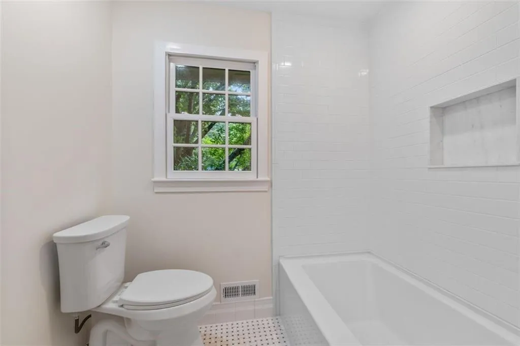 2917 Rockingham Drive Nw, Atlanta, Georgia 30327, 4 Bedrooms Bedrooms, ,4 BathroomsBathrooms,Residential,For Sale,2917 Rockingham Drive Nw,7599284