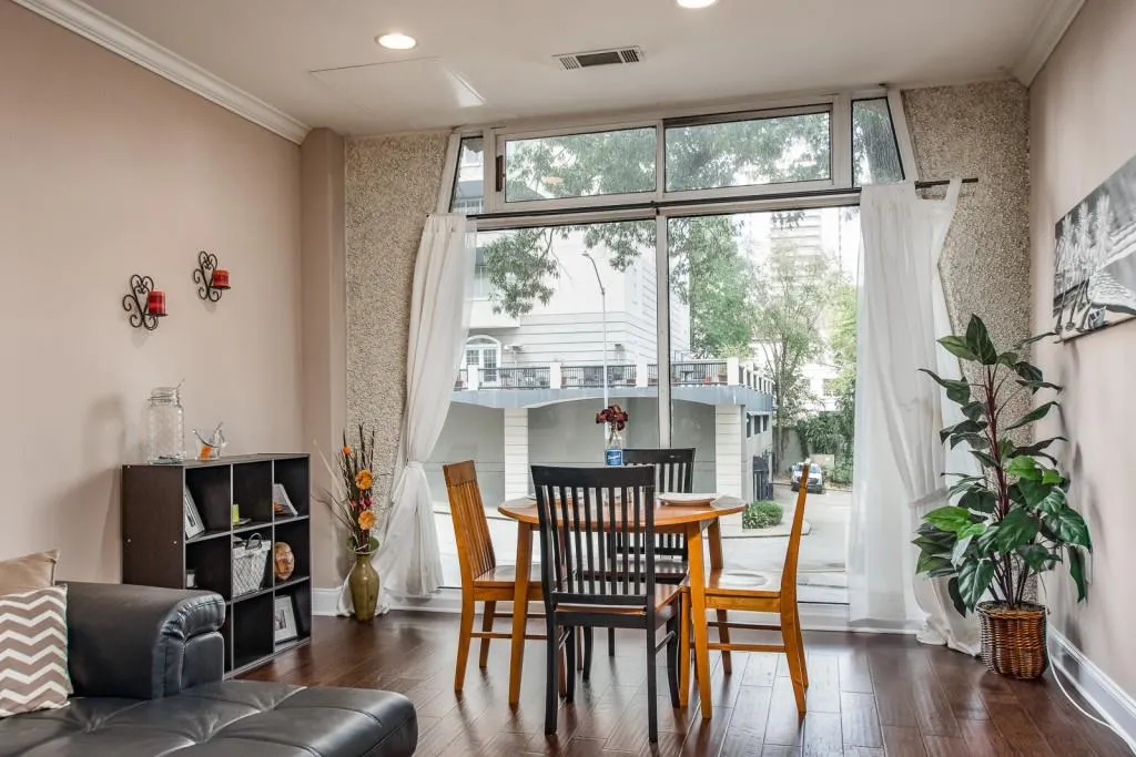 2479 Peachtree Road Ne Unit 105, Atlanta, Georgia 30305, 1 Bedroom Bedrooms, ,1 BathroomBathrooms,Residential,Sold,2479 Peachtree Road Ne Unit 105,5912896