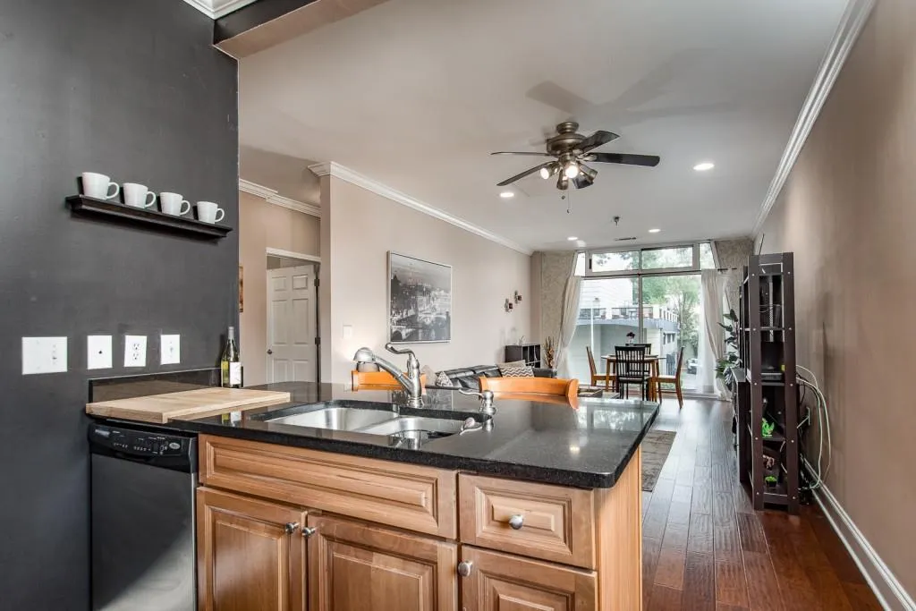 2479 Peachtree Road Ne Unit 105, Atlanta, Georgia 30305, 1 Bedroom Bedrooms, ,1 BathroomBathrooms,Residential,Sold,2479 Peachtree Road Ne Unit 105,5912896