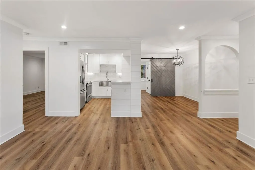 143 Amherst Place Nw, Atlanta, Georgia 30327, 2 Bedrooms Bedrooms, ,2 BathroomsBathrooms,Residential,For Sale,143 Amherst Place Nw,7670686