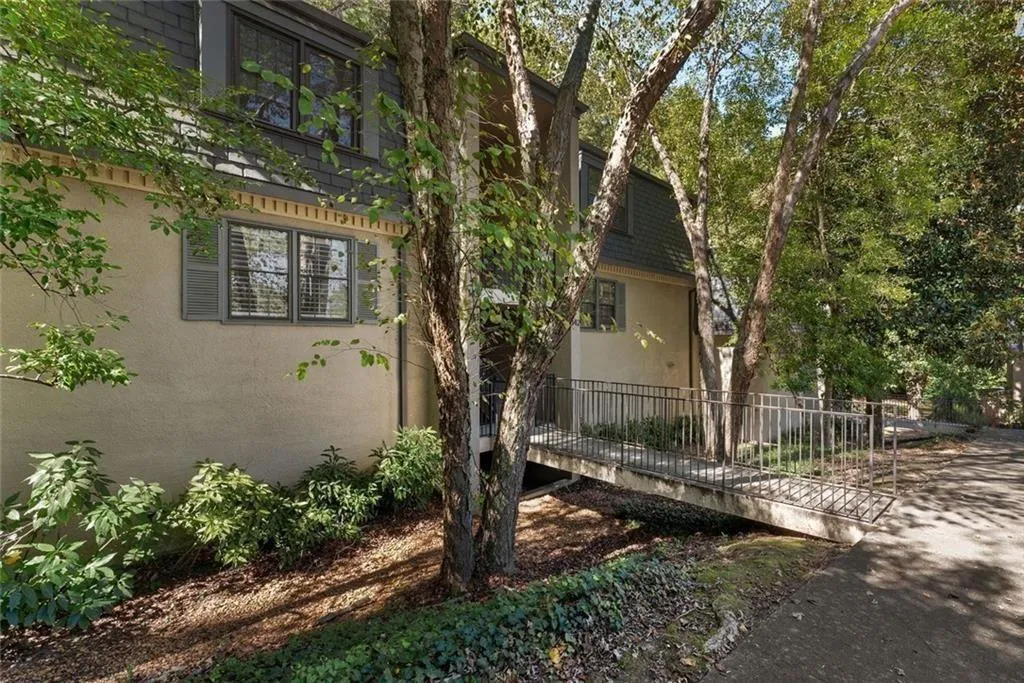 143 Amherst Place Nw, Atlanta, Georgia 30327, 2 Bedrooms Bedrooms, 0 ,2 BathroomsBathrooms,Residential,For Sale,143 Amherst Place Nw,7670686