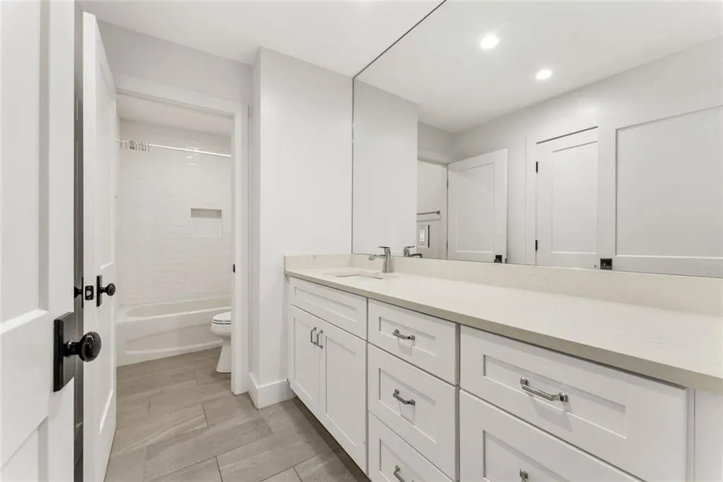 143 Amherst Place Nw, Atlanta, Georgia 30327, 2 Bedrooms Bedrooms, ,2 BathroomsBathrooms,Residential,For Sale,143 Amherst Place Nw,7670686