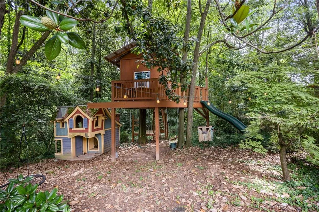 3107 Peachtree Drive Ne, Atlanta, Georgia 30305, 5 Bedrooms Bedrooms, ,5 BathroomsBathrooms,Residential,For Sale,3107 Peachtree Drive Ne,7632685