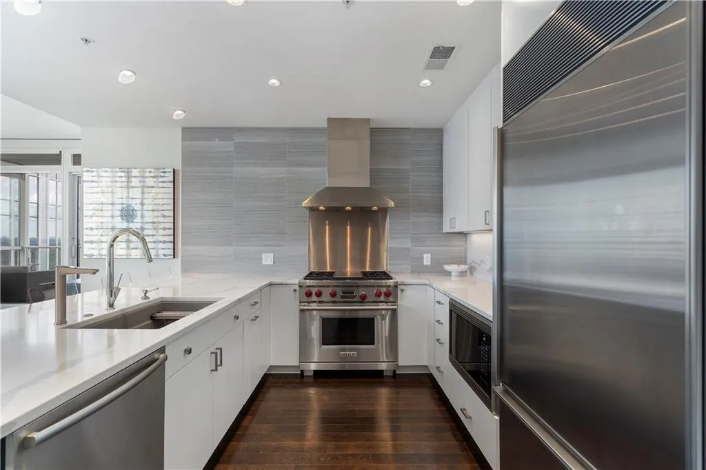 3325 Piedmont Road Ne Unit 2501, Atlanta, Georgia 30305, 3 Bedrooms Bedrooms, ,2 BathroomsBathrooms,Residential,For Sale,3325 Piedmont Road Ne Unit 2501,7620474