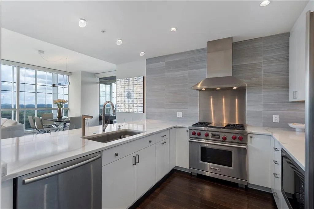 3325 Piedmont Road Ne Unit 2501, Atlanta, Georgia 30305, 3 Bedrooms Bedrooms, ,2 BathroomsBathrooms,Residential,For Sale,3325 Piedmont Road Ne Unit 2501,7620474