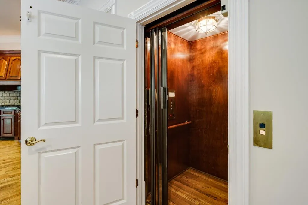 45 Sherington Place, Sandy Springs, Georgia 30350, 6 Bedrooms Bedrooms, ,7 BathroomsBathrooms,Residential,Sold,45 Sherington Place,7074185