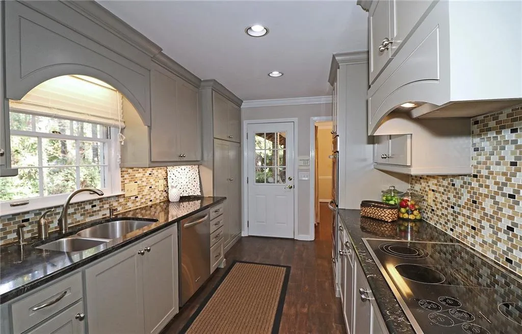 6280 Mountain Brook Lane, Atlanta, Georgia 30328, 4 Bedrooms Bedrooms, ,4 BathroomsBathrooms,Residential,Sold,6280 Mountain Brook Lane,6102572