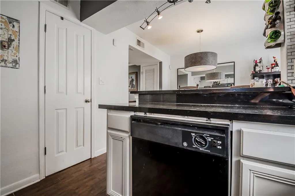 6940 Roswell Road Unit 10a, Atlanta, Georgia 30328, 2 Bedrooms Bedrooms, ,1 BathroomBathrooms,Residential,Sold,6940 Roswell Road Unit 10a,5825163