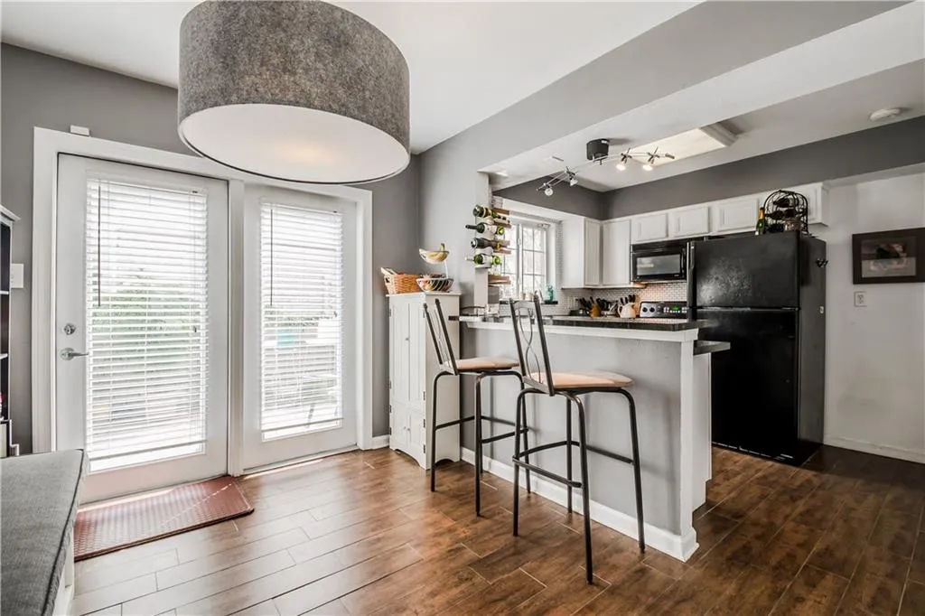 6940 Roswell Road Unit 10a, Atlanta, Georgia 30328, 2 Bedrooms Bedrooms, ,1 BathroomBathrooms,Residential,Sold,6940 Roswell Road Unit 10a,5825163