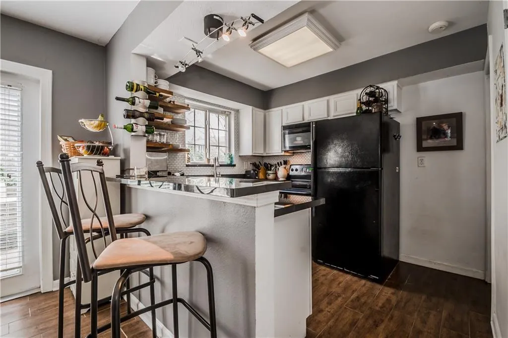 6940 Roswell Road Unit 10a, Atlanta, Georgia 30328, 2 Bedrooms Bedrooms, ,1 BathroomBathrooms,Residential,Sold,6940 Roswell Road Unit 10a,5825163