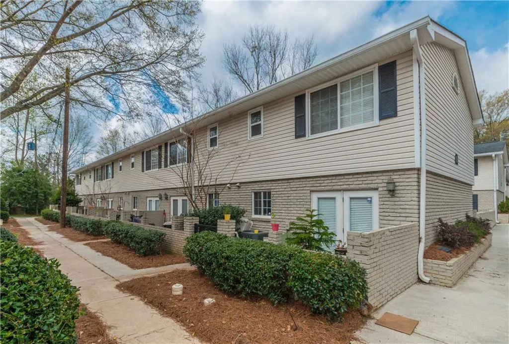 6940 Roswell Road Unit 10a, Atlanta, Georgia 30328, 2 Bedrooms Bedrooms, ,1 BathroomBathrooms,Residential,Sold,6940 Roswell Road Unit 10a,5825163