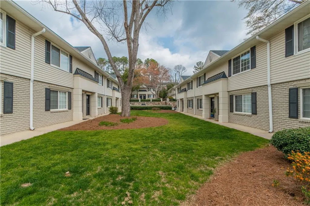 6940 Roswell Road Unit 10a, Atlanta, Georgia 30328, 2 Bedrooms Bedrooms, ,1 BathroomBathrooms,Residential,Sold,6940 Roswell Road Unit 10a,5825163