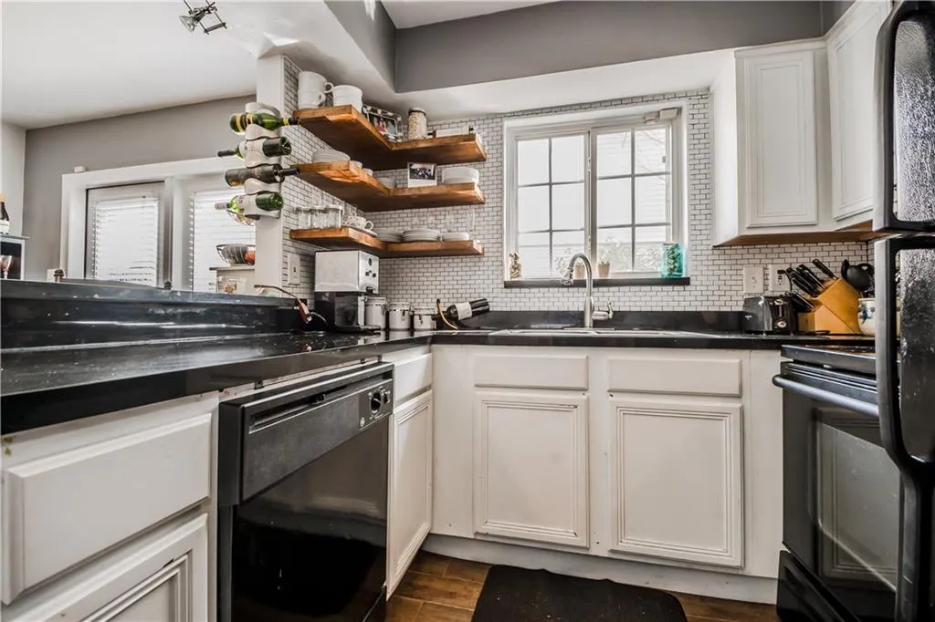 6940 Roswell Road Unit 10a, Atlanta, Georgia 30328, 2 Bedrooms Bedrooms, ,1 BathroomBathrooms,Residential,Sold,6940 Roswell Road Unit 10a,5825163