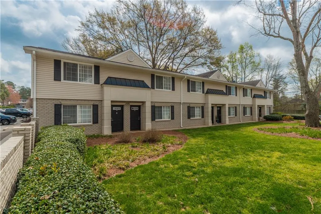 6940 Roswell Road Unit 10a, Atlanta, Georgia 30328, 2 Bedrooms Bedrooms, ,1 BathroomBathrooms,Residential,Sold,6940 Roswell Road Unit 10a,5825163