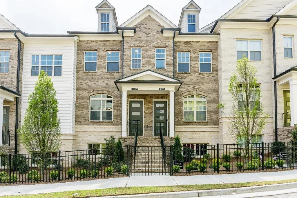 4221 Deming Circle, Atlanta, Georgia 30342, 2 Bedrooms Bedrooms, ,2 BathroomsBathrooms,Residential,Sold,4221 Deming Circle,5906734