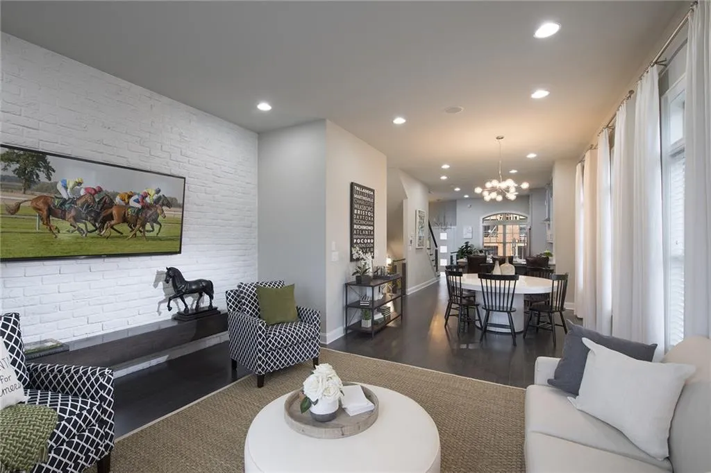 4221 Deming Circle, Atlanta, Georgia 30342, 2 Bedrooms Bedrooms, ,2 BathroomsBathrooms,Residential,Sold,4221 Deming Circle,5906734