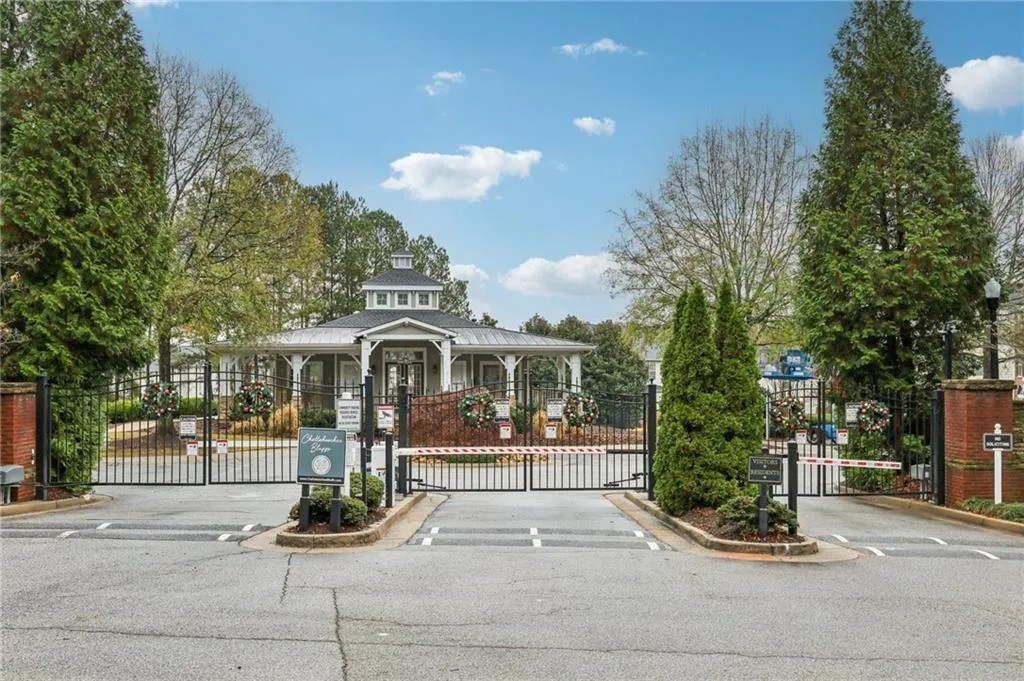 3811 Chattahoochee Summit Drive Se Unit 5, Atlanta, Georgia 30339, 4 Bedrooms Bedrooms, ,3 BathroomsBathrooms,Residential,For Sale,3811 Chattahoochee Summit Drive Se Unit 5,7690105