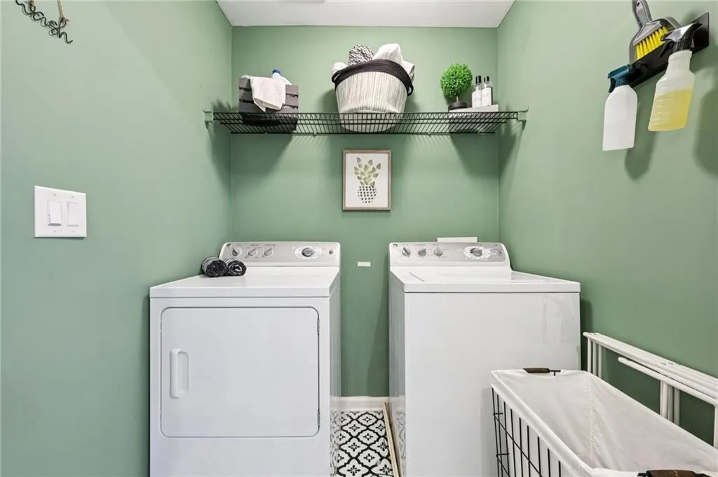 3811 Chattahoochee Summit Drive Se Unit 5, Atlanta, Georgia 30339, 4 Bedrooms Bedrooms, ,3 BathroomsBathrooms,Residential,For Sale,3811 Chattahoochee Summit Drive Se Unit 5,7690105