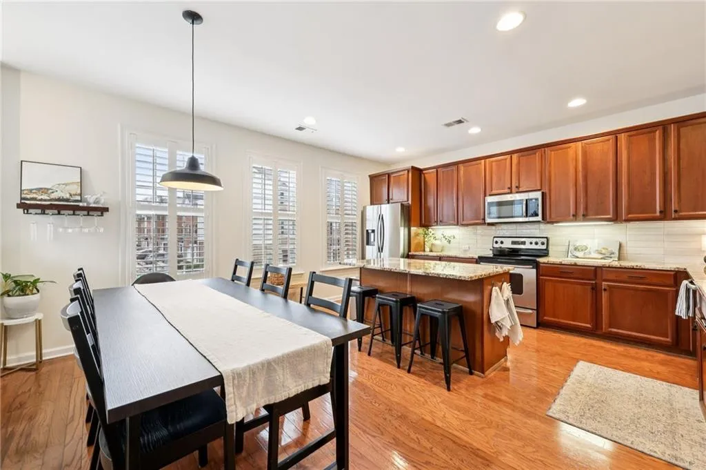 3811 Chattahoochee Summit Drive Se Unit 5, Atlanta, Georgia 30339, 4 Bedrooms Bedrooms, ,3 BathroomsBathrooms,Residential,For Sale,3811 Chattahoochee Summit Drive Se Unit 5,7690105