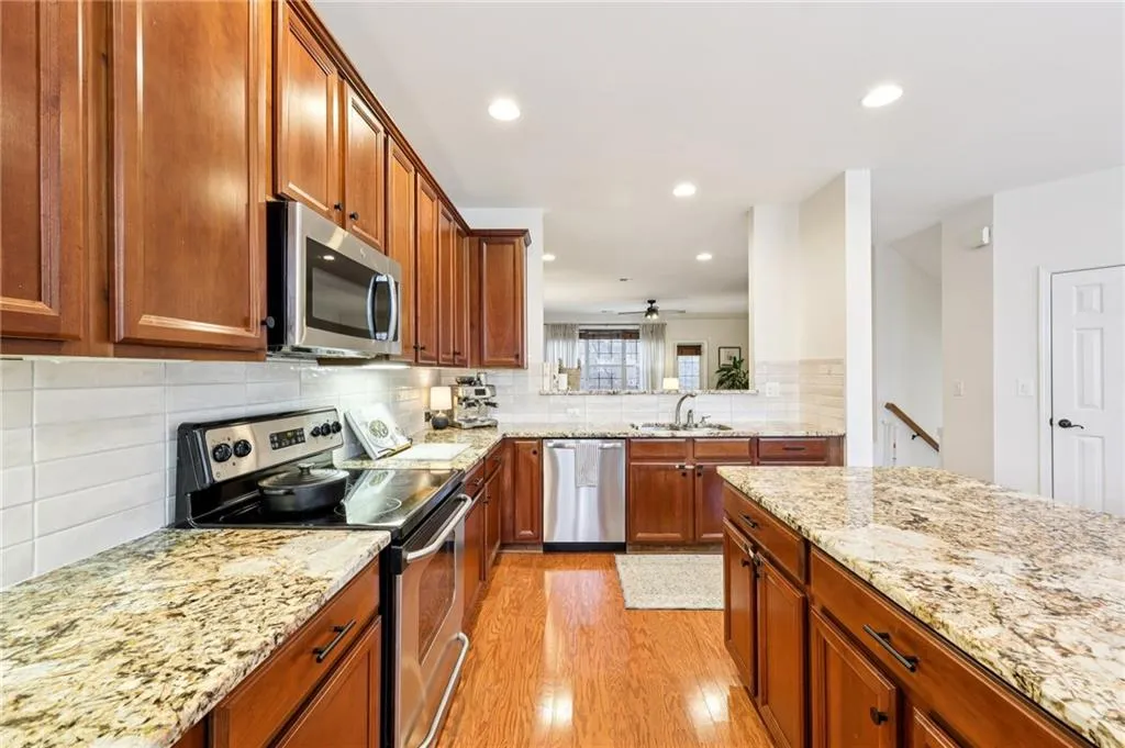 3811 Chattahoochee Summit Drive Se Unit 5, Atlanta, Georgia 30339, 4 Bedrooms Bedrooms, ,3 BathroomsBathrooms,Residential,For Sale,3811 Chattahoochee Summit Drive Se Unit 5,7690105