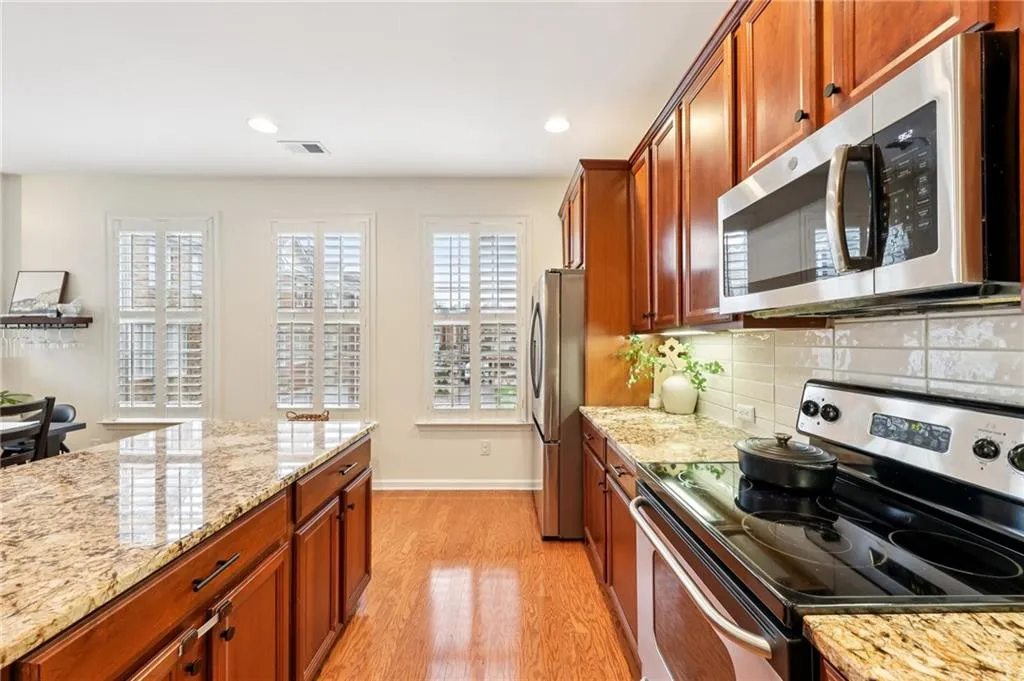 3811 Chattahoochee Summit Drive Se Unit 5, Atlanta, Georgia 30339, 4 Bedrooms Bedrooms, ,3 BathroomsBathrooms,Residential,For Sale,3811 Chattahoochee Summit Drive Se Unit 5,7690105