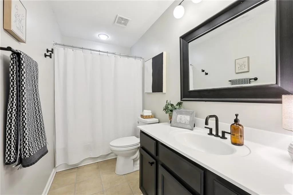 3811 Chattahoochee Summit Drive Se Unit 5, Atlanta, Georgia 30339, 4 Bedrooms Bedrooms, ,3 BathroomsBathrooms,Residential,For Sale,3811 Chattahoochee Summit Drive Se Unit 5,7690105