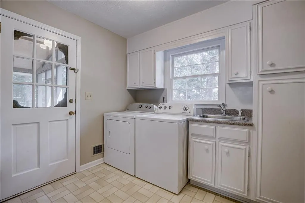 1315 Old Woodbine Road, Sandy Springs, Georgia 30319, 5 Bedrooms Bedrooms, ,2 BathroomsBathrooms,Residential,Sold,1315 Old Woodbine Road,6058858