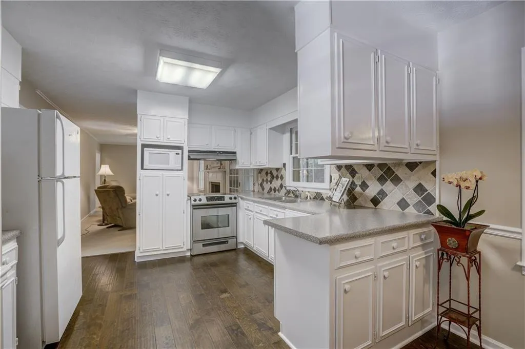 1315 Old Woodbine Road, Sandy Springs, Georgia 30319, 5 Bedrooms Bedrooms, ,2 BathroomsBathrooms,Residential,Sold,1315 Old Woodbine Road,6058858
