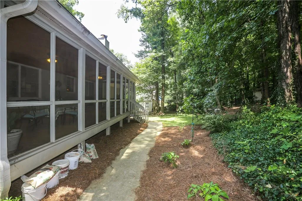 1315 Old Woodbine Road, Sandy Springs, Georgia 30319, 5 Bedrooms Bedrooms, ,2 BathroomsBathrooms,Residential,Sold,1315 Old Woodbine Road,6058858