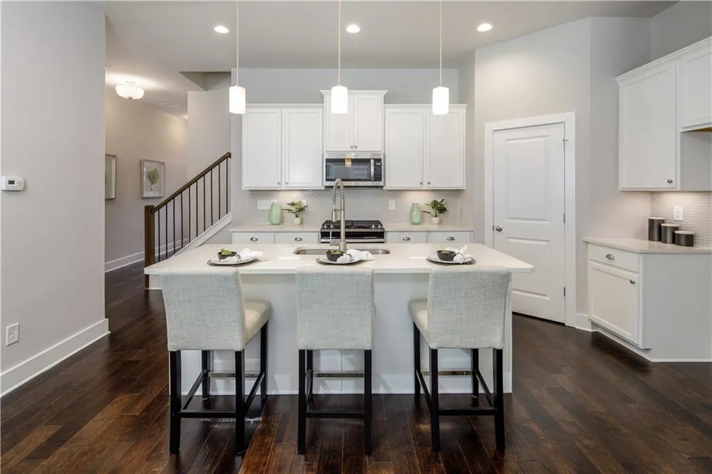5736 Taylor Way Unit 11, Sandy Springs, Georgia 30342, 3 Bedrooms Bedrooms, ,2 BathroomsBathrooms,Residential,Sold,5736 Taylor Way Unit 11,6072607