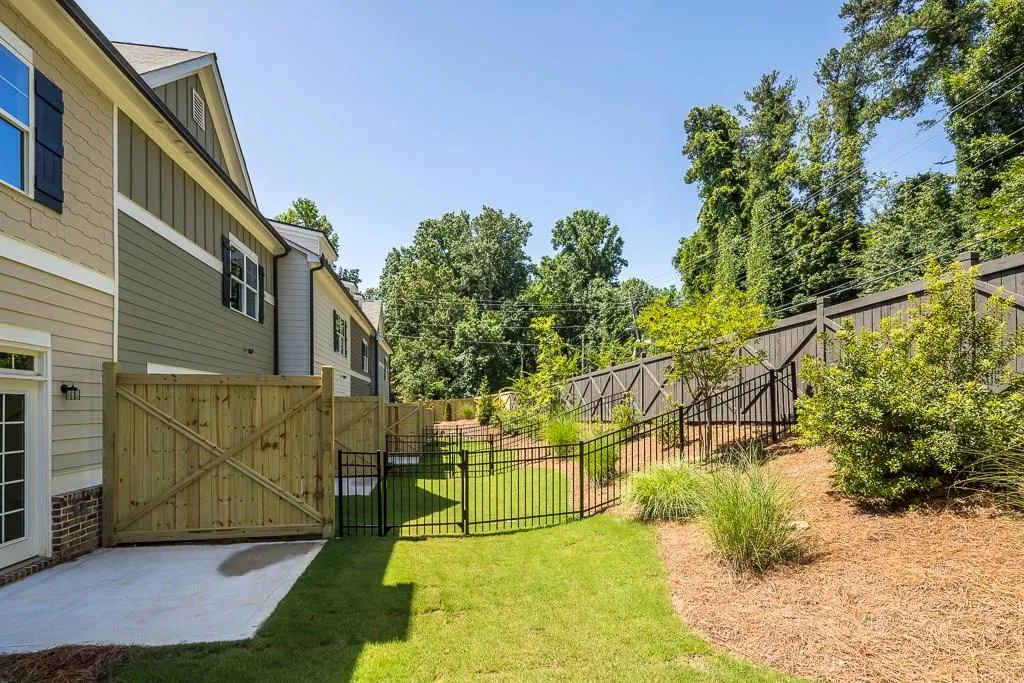 5736 Taylor Way Unit 11, Sandy Springs, Georgia 30342, 3 Bedrooms Bedrooms, ,2 BathroomsBathrooms,Residential,Sold,5736 Taylor Way Unit 11,6072607