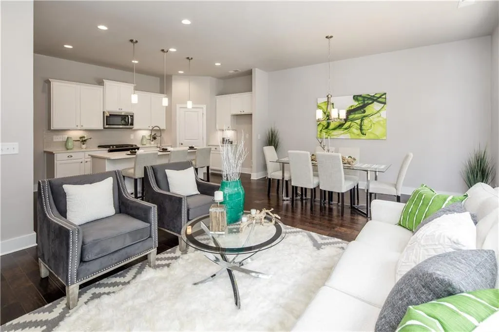 5736 Taylor Way Unit 11, Sandy Springs, Georgia 30342, 3 Bedrooms Bedrooms, ,2 BathroomsBathrooms,Residential,Sold,5736 Taylor Way Unit 11,6072607