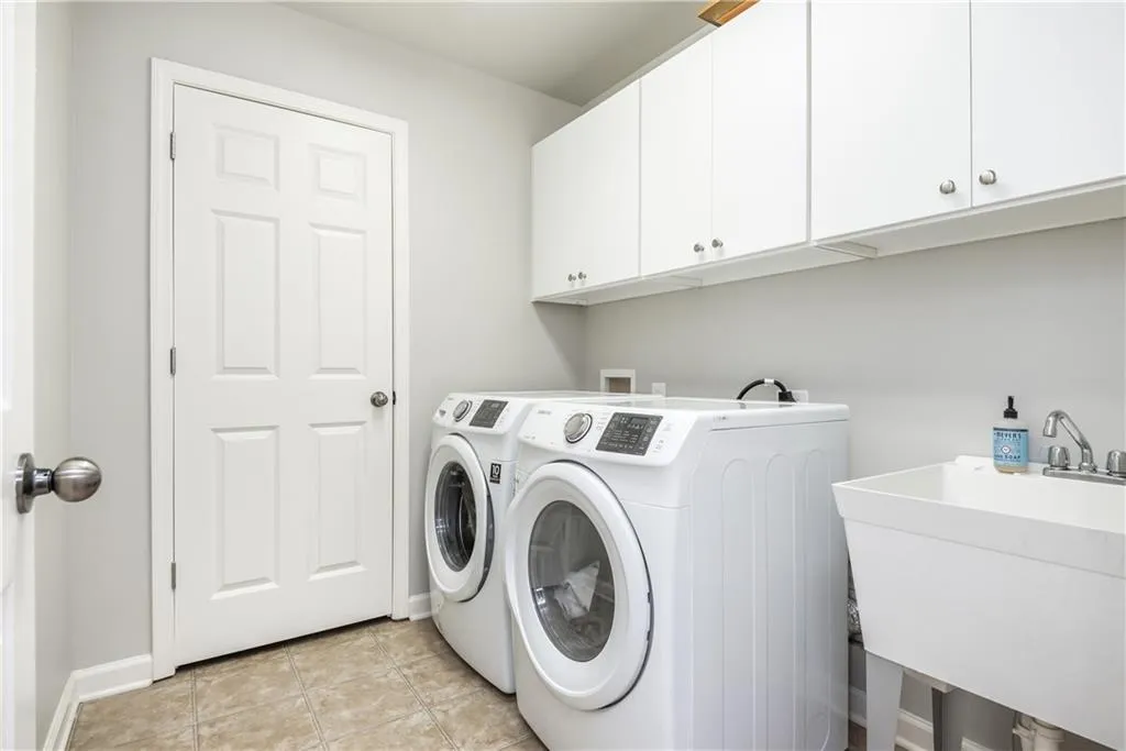 5567 Julian Place, Atlanta, Georgia 30342, 4 Bedrooms Bedrooms, ,3 BathroomsBathrooms,Residential,Sold,5567 Julian Place,7191419