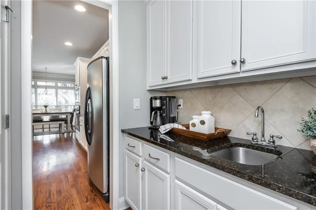 5567 Julian Place, Atlanta, Georgia 30342, 4 Bedrooms Bedrooms, ,3 BathroomsBathrooms,Residential,Sold,5567 Julian Place,7191419