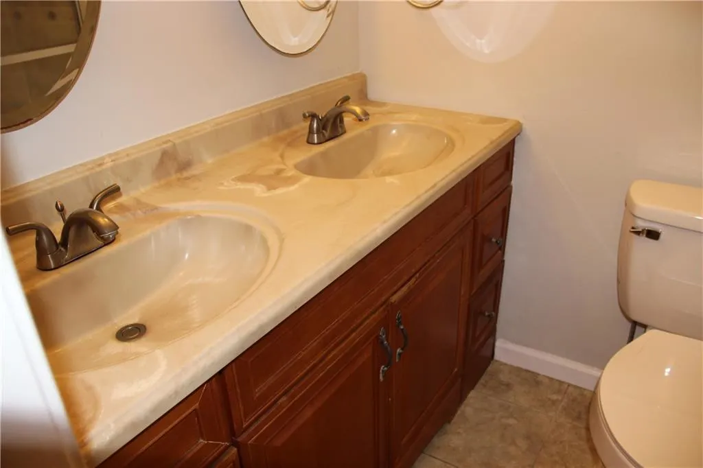 5684 Kingsport Drive Unit 1, Atlanta, Georgia 30342, 2 Bedrooms Bedrooms, ,1 BathroomBathrooms,Residential,Sold,5684 Kingsport Drive Unit 1,6678459