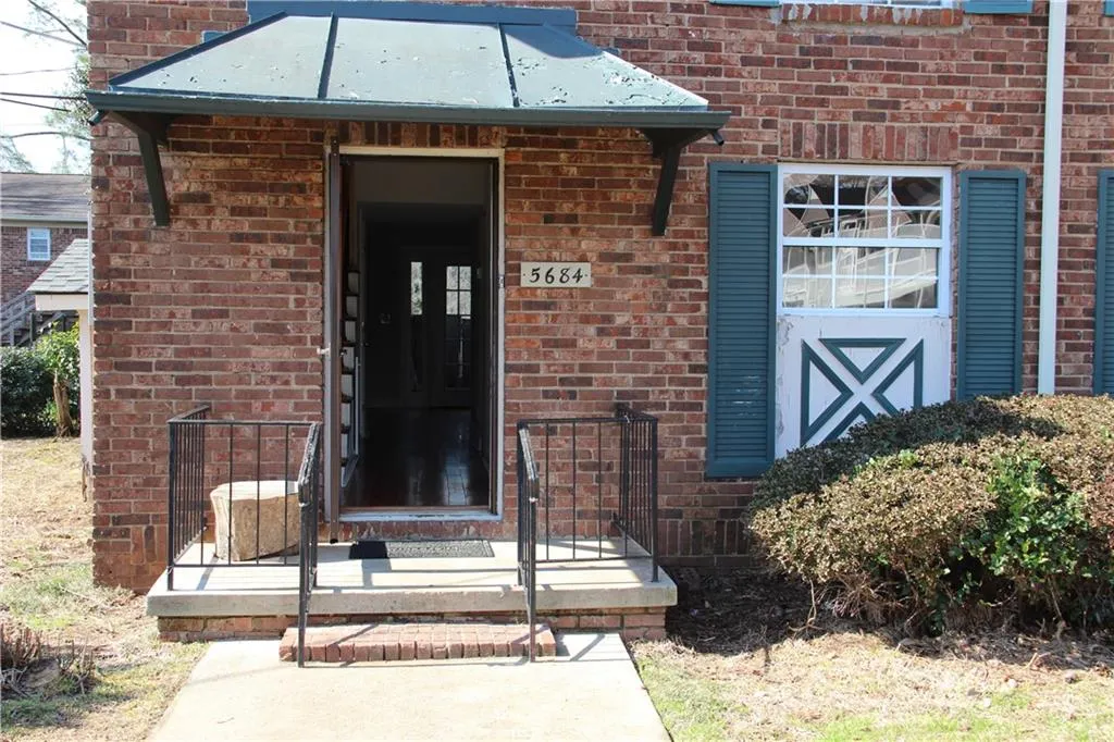 5684 Kingsport Drive Unit 1, Atlanta, Georgia 30342, 2 Bedrooms Bedrooms, ,1 BathroomBathrooms,Residential,Sold,5684 Kingsport Drive Unit 1,6678459
