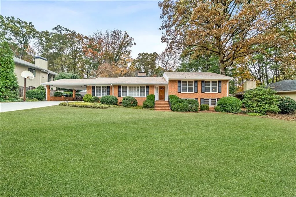 340 Forest Hills Drive, Sandy Springs, Georgia 30342, 3 Bedrooms Bedrooms, ,3 BathroomsBathrooms,Residential,Sold,340 Forest Hills Drive,6872089