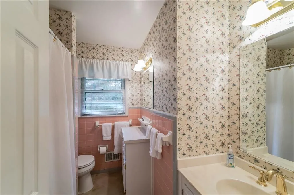 340 Forest Hills Drive, Sandy Springs, Georgia 30342, 3 Bedrooms Bedrooms, ,3 BathroomsBathrooms,Residential,Sold,340 Forest Hills Drive,6872089