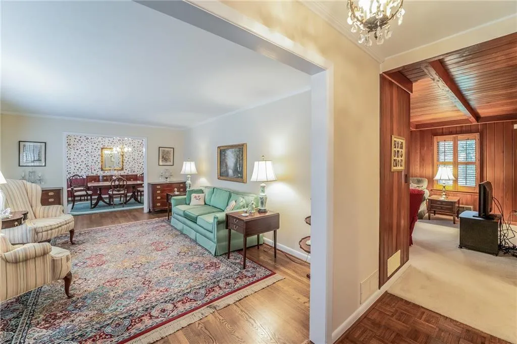 340 Forest Hills Drive, Sandy Springs, Georgia 30342, 3 Bedrooms Bedrooms, ,3 BathroomsBathrooms,Residential,Sold,340 Forest Hills Drive,6872089