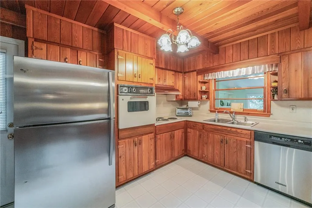 340 Forest Hills Drive, Sandy Springs, Georgia 30342, 3 Bedrooms Bedrooms, ,3 BathroomsBathrooms,Residential,Sold,340 Forest Hills Drive,6872089
