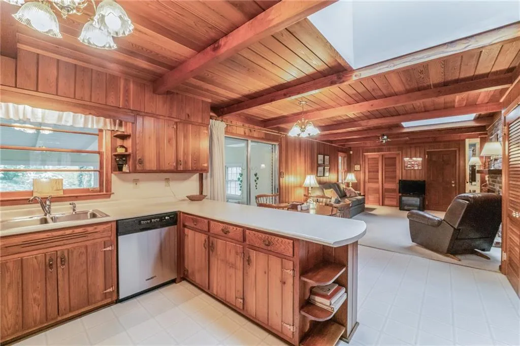 340 Forest Hills Drive, Sandy Springs, Georgia 30342, 3 Bedrooms Bedrooms, ,3 BathroomsBathrooms,Residential,Sold,340 Forest Hills Drive,6872089