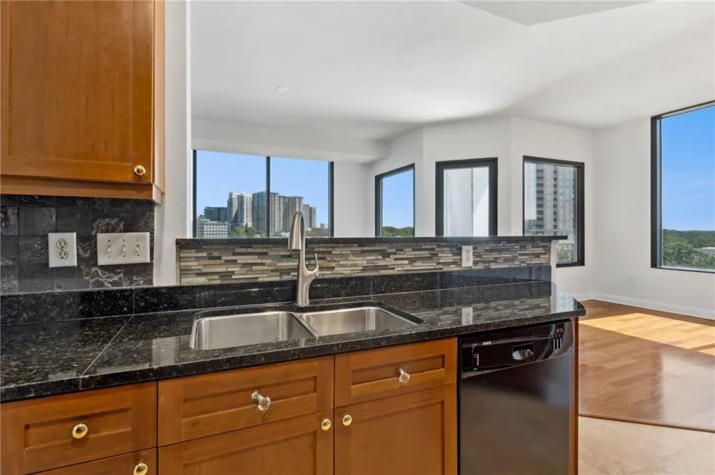 2828 Peachtree Road Ne Unit 802, Atlanta, Georgia 30305, 2 Bedrooms Bedrooms, ,2 BathroomsBathrooms,Residential,For Sale,2828 Peachtree Road Ne Unit 802,7640504