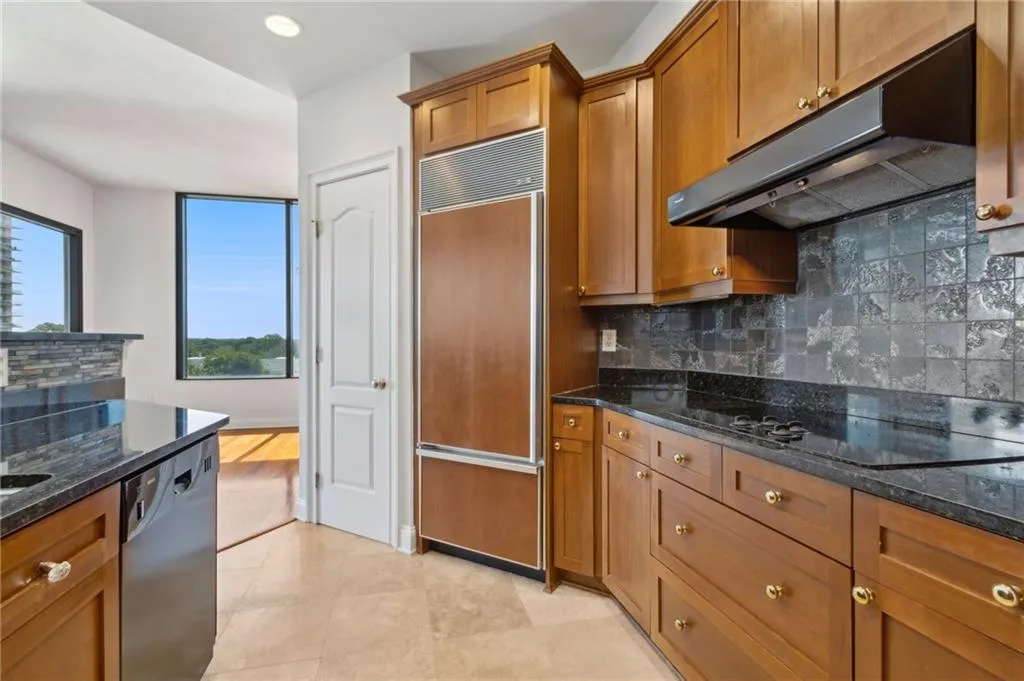 2828 Peachtree Road Ne Unit 802, Atlanta, Georgia 30305, 2 Bedrooms Bedrooms, ,2 BathroomsBathrooms,Residential,For Sale,2828 Peachtree Road Ne Unit 802,7640504