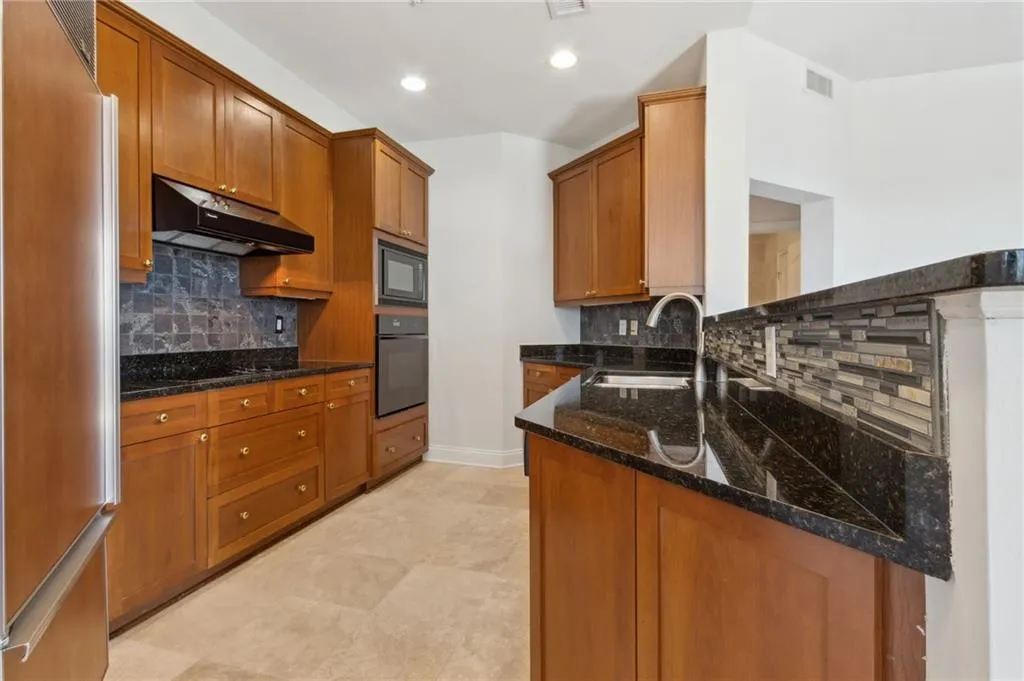 2828 Peachtree Road Ne Unit 802, Atlanta, Georgia 30305, 2 Bedrooms Bedrooms, ,2 BathroomsBathrooms,Residential,For Sale,2828 Peachtree Road Ne Unit 802,7640504