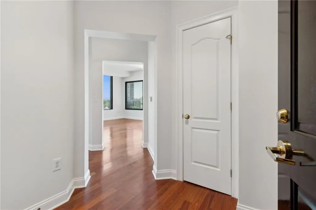 2828 Peachtree Road Ne Unit 802, Atlanta, Georgia 30305, 2 Bedrooms Bedrooms, ,2 BathroomsBathrooms,Residential,For Sale,2828 Peachtree Road Ne Unit 802,7640504