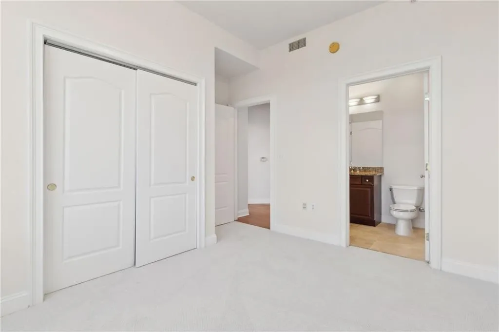 2828 Peachtree Road Ne Unit 802, Atlanta, Georgia 30305, 2 Bedrooms Bedrooms, ,2 BathroomsBathrooms,Residential,For Sale,2828 Peachtree Road Ne Unit 802,7640504